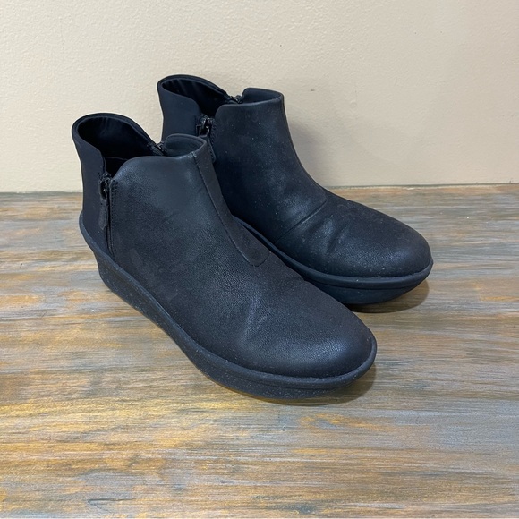 Clarks Cloudsteppers Step Rose Low Wedge Ankle Bootie Black Comfort Womens 9 - Picture 1 of 8